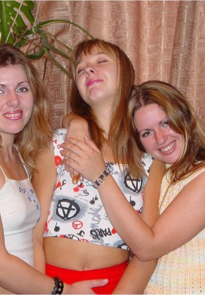 Average Naked Lesbians - Three cute amateurs get naked and lick each other's pussies - Nerd Nudes