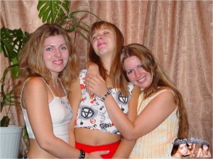 Three cute amateurs get naked and lick each other’s pussies