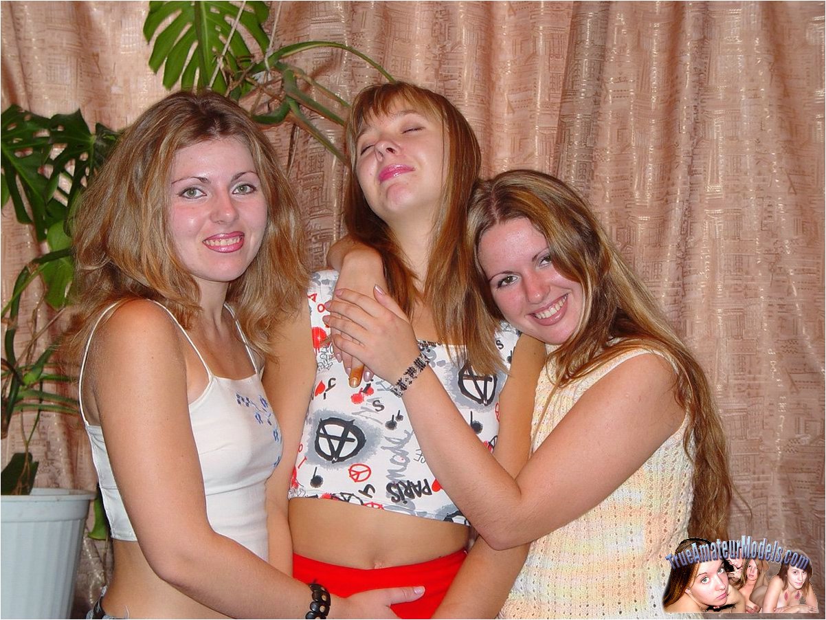 true amateur models threesome Porn Photos