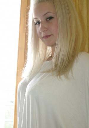 wpid-blonde-busty-coed-beauty2.jpg
