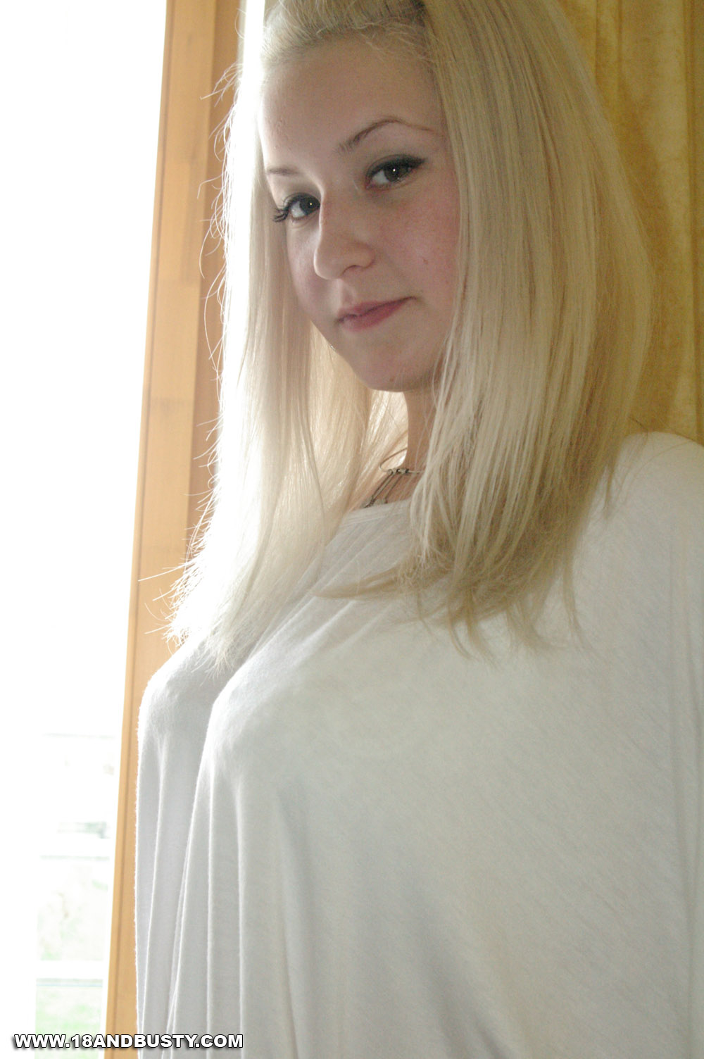 wpid-blonde-busty-coed-beauty2.jpg