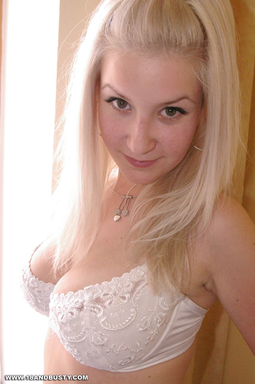 wpid-blonde-busty-coed-beauty3.jpg