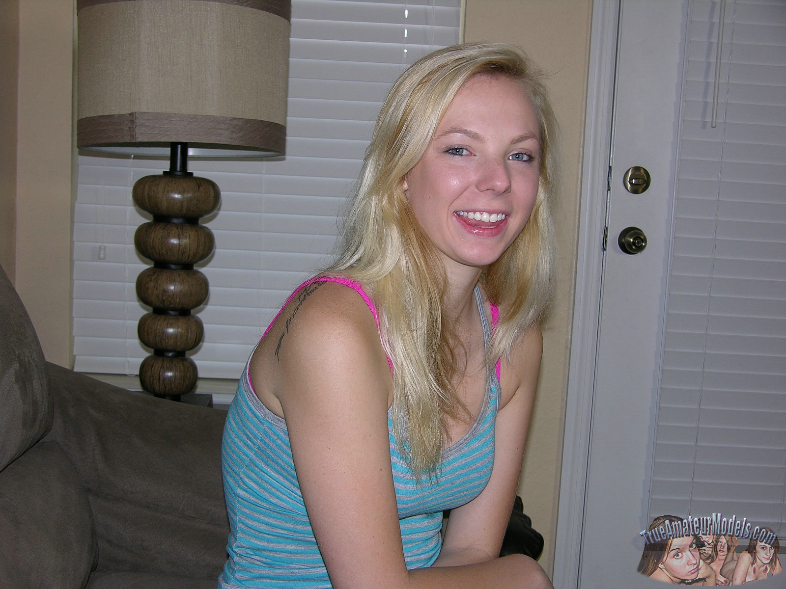 Sunny Pteite Blonde Teen Amateur Nude photo picture