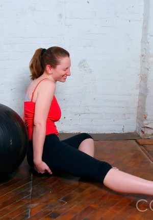 wpid-busty-redhead-works-out-in-yoga-pants5.jpg