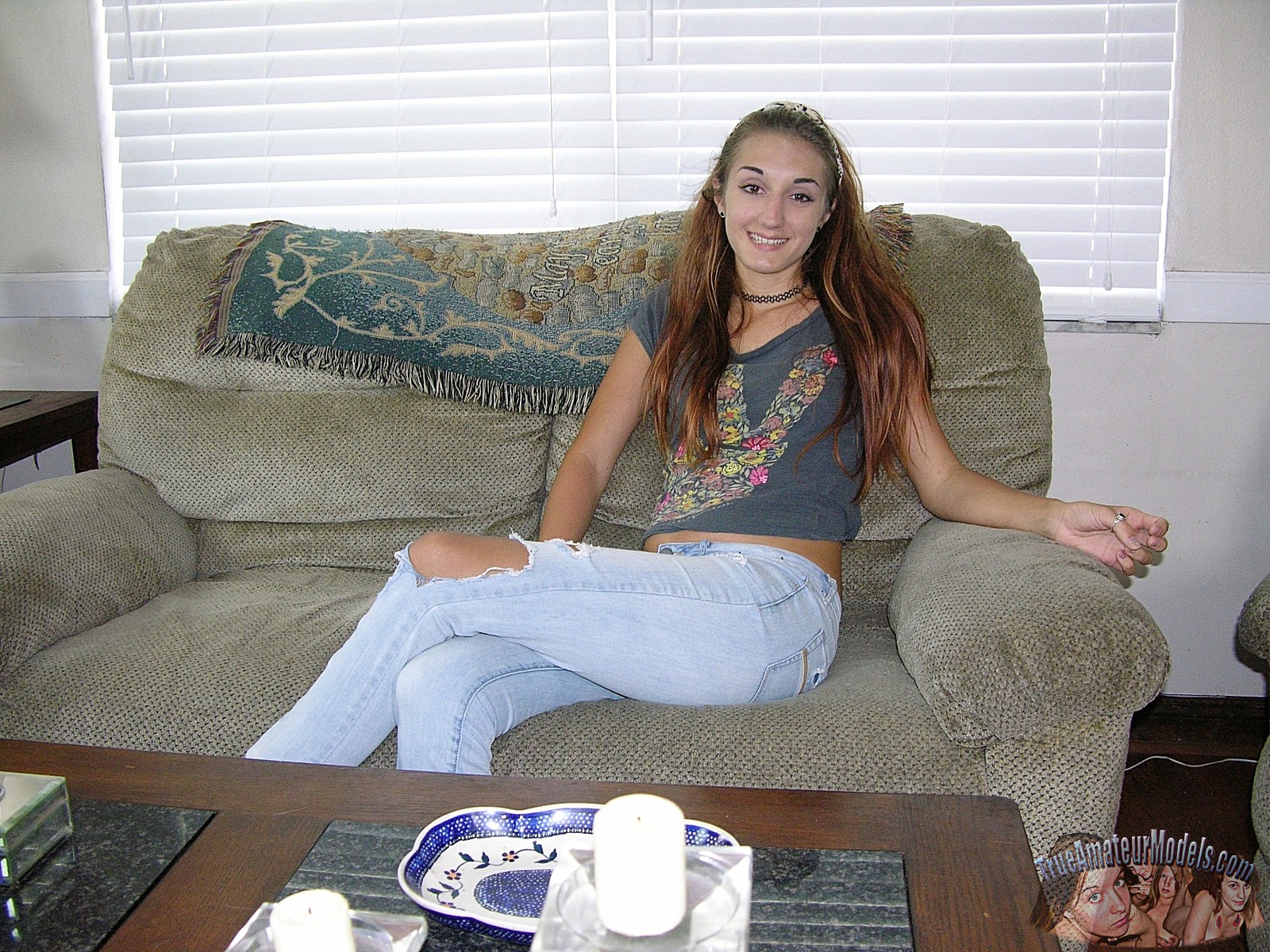 1600px x 1200px - Hot thin teen amateur Amy R takes off her jeans and shows ...