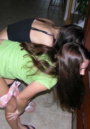wpid-two-cute-amateur-teen-girls-erin-and-kirin-spread-their-buttholes-for-the-camera6.jpg