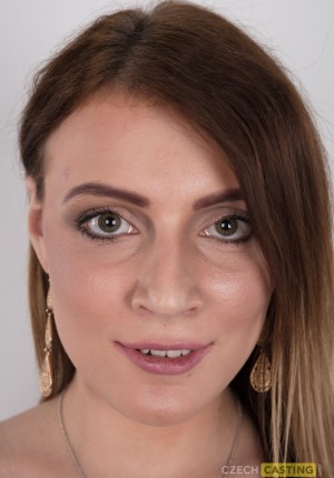 Freckled brunette amateur Klara disrobes for her casting shots