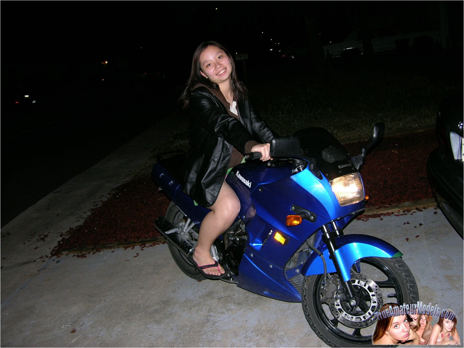 wpid-amateur-asian-fun-lover-selina-bends-over-on-a-motorcycle-and-spreads-her-ass3.jpg
