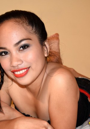 Beautiful Filipina is shockingly promiscuous on camera