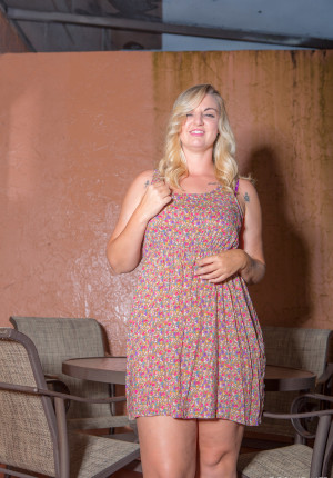 300px x 430px - Chubby blonde hottie Carrie totally naked on the patio - Nerd Nudes