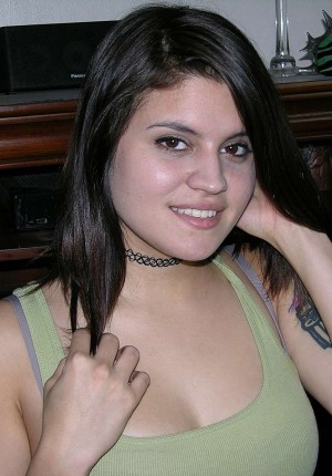 wpid-cute-latina-amateur-gives-a-handjob-in-her-clothes-and-takes-cum-on-her-ass3.jpg