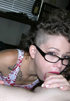 wpid-little-brunette-amateur-bailey-wearing-glasses-and-giving-a-cfnm-blowjob-with-a-facial7.jpg