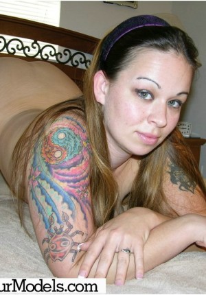 wpid-tattooed-amateur-cashier-clerk-mary-spreading-her-big-booty-cheeks16.jpg