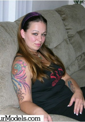 wpid-tattooed-amateur-cashier-clerk-mary-spreading-her-big-booty-cheeks2.jpg