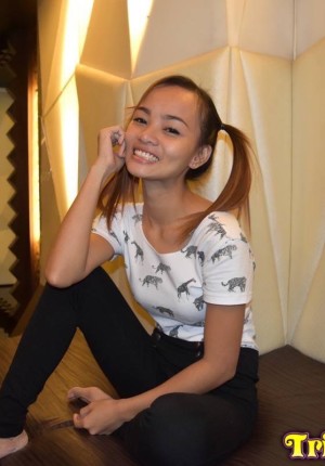 Young Filipina teen gets wild with white cock in Manila hotel