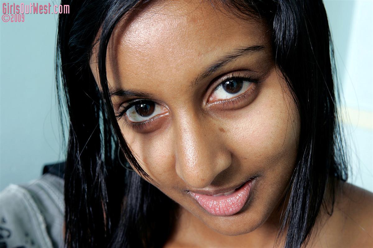 Amazingly sexy amateur Sri Lankan Zasha has perfect tits photo