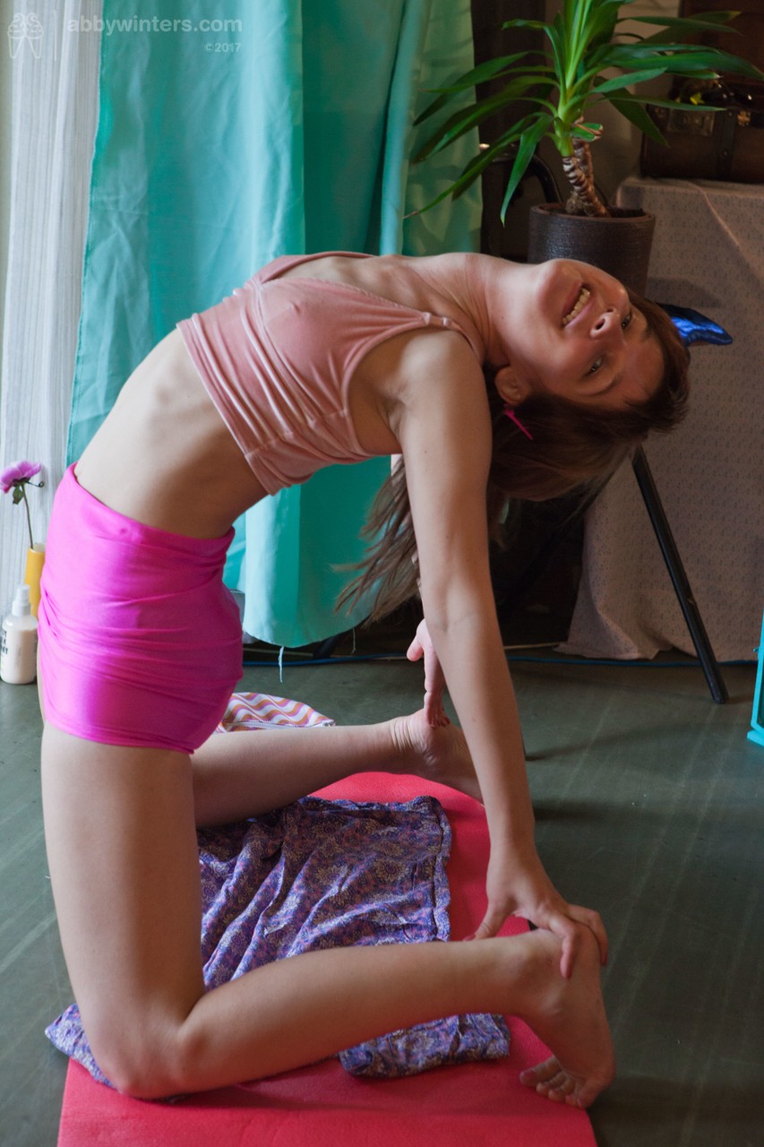 wpid-flexible-tiny-tit-gymnast-katya-d-nude-and-stretching2.jpg