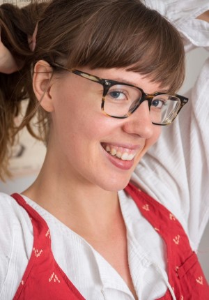 wpid-nerdy-cutie-wearing-glasses-brushing-her-pussy-hair-in-the-bedroom2.jpg