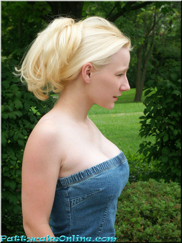 wpid-blonde-teen-pattycake-outdoor-panty-upskirt-pics7.jpg