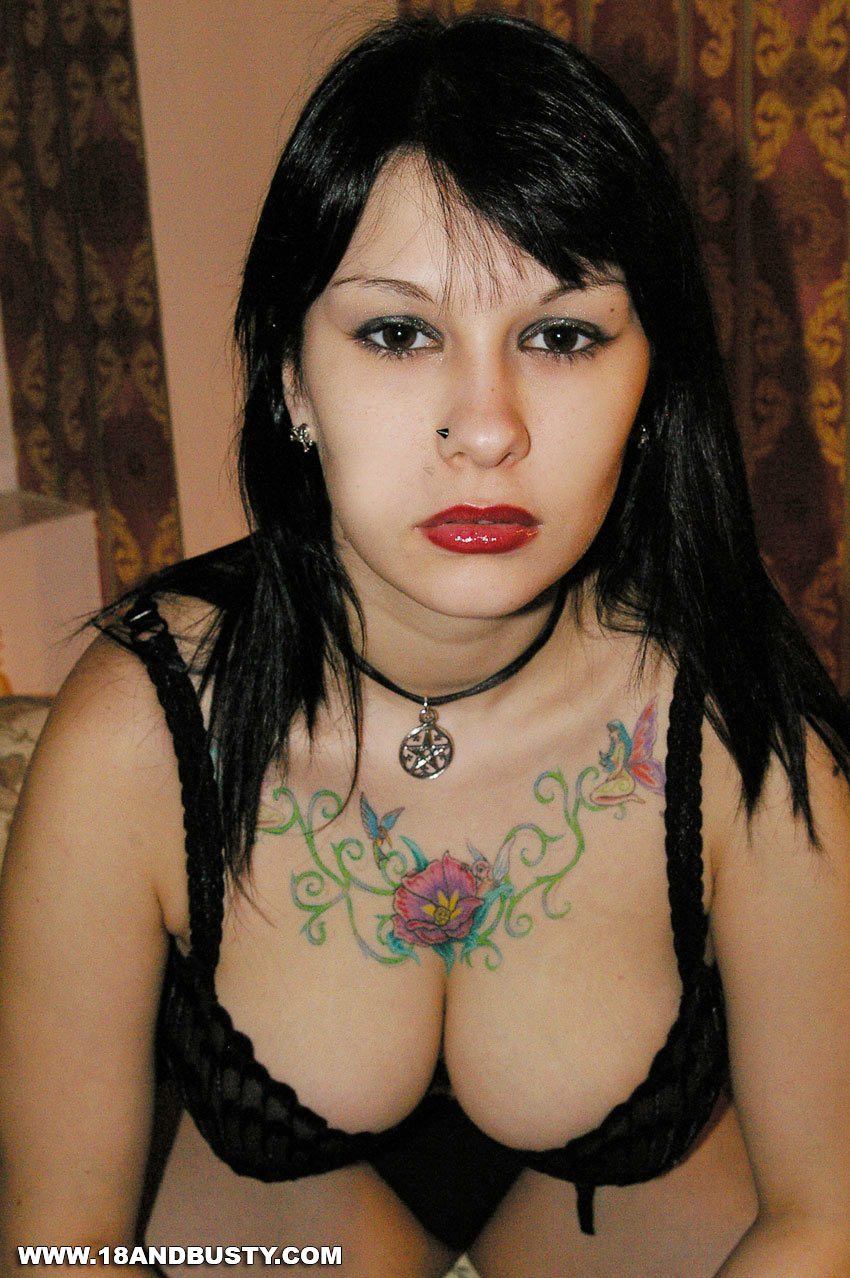 wpid-busty-vampy-teen-jennique-has-tattoos-and-stunning-curves3.jpg