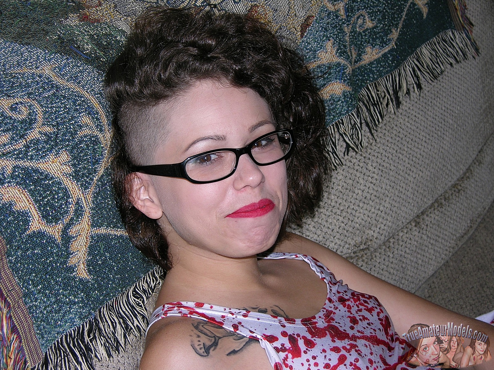 wpid-petite-punk-rawk-chick-bailey-spreading-her-fat-pussy-lips2.jpg
