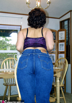 wpid-curvy-amateur-milf-reba-with-her-pantyhose-over-her-big-butt5.jpg