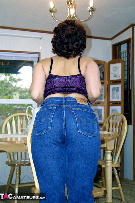 wpid-curvy-amateur-milf-reba-with-her-pantyhose-over-her-big-butt5.jpg