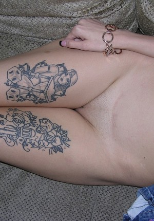 wpid-skinny-tattooed-amateur-with-tiny-ass-peels-off-her-undies-and-spreads9.jpg
