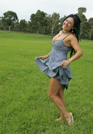 Hippie chick with dreadlocks Zaria plays with her pussy in the grass