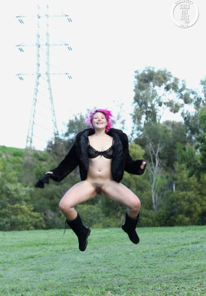wpid-pink-haired-amateur-franky-flashing-her-pussy-outside-in-her-boots-and-coat10.jpg