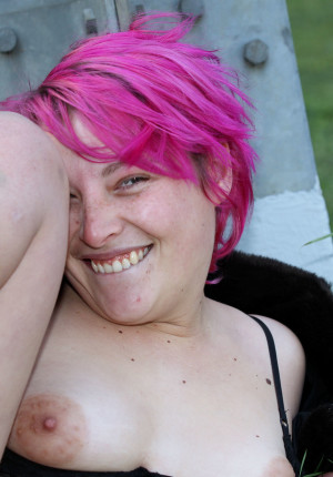wpid-pink-haired-amateur-franky-flashing-her-pussy-outside-in-her-boots-and-coat8.jpg
