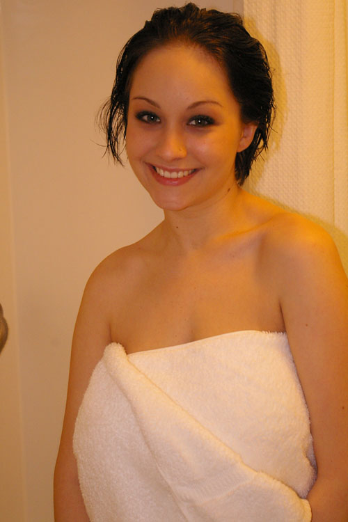 wpid-pretty-brunette-with-big-tits-teasing-in-the-bathtub10.jpg
