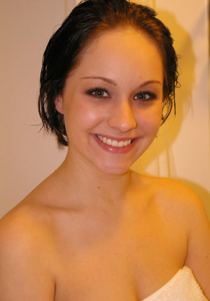 wpid-pretty-brunette-with-big-tits-teasing-in-the-bathtub11.jpg