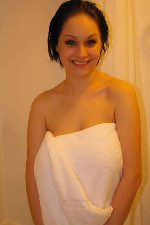wpid-pretty-brunette-with-big-tits-teasing-in-the-bathtub12.jpg