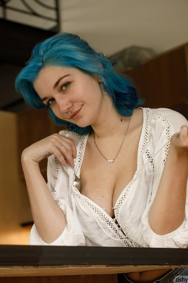 wpid-nerdy-cutie-skye-blue-teasing-in-her-apartment-in-her-jean-shorts3.jpg