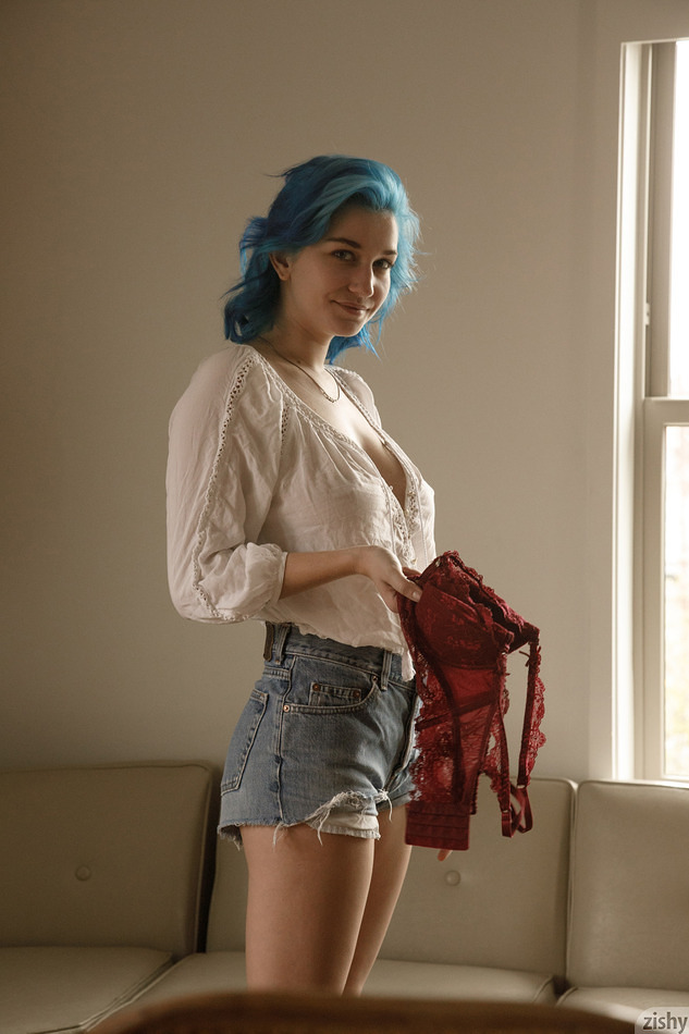 wpid-nerdy-cutie-skye-blue-teasing-in-her-apartment-in-her-jean-shorts6.jpg