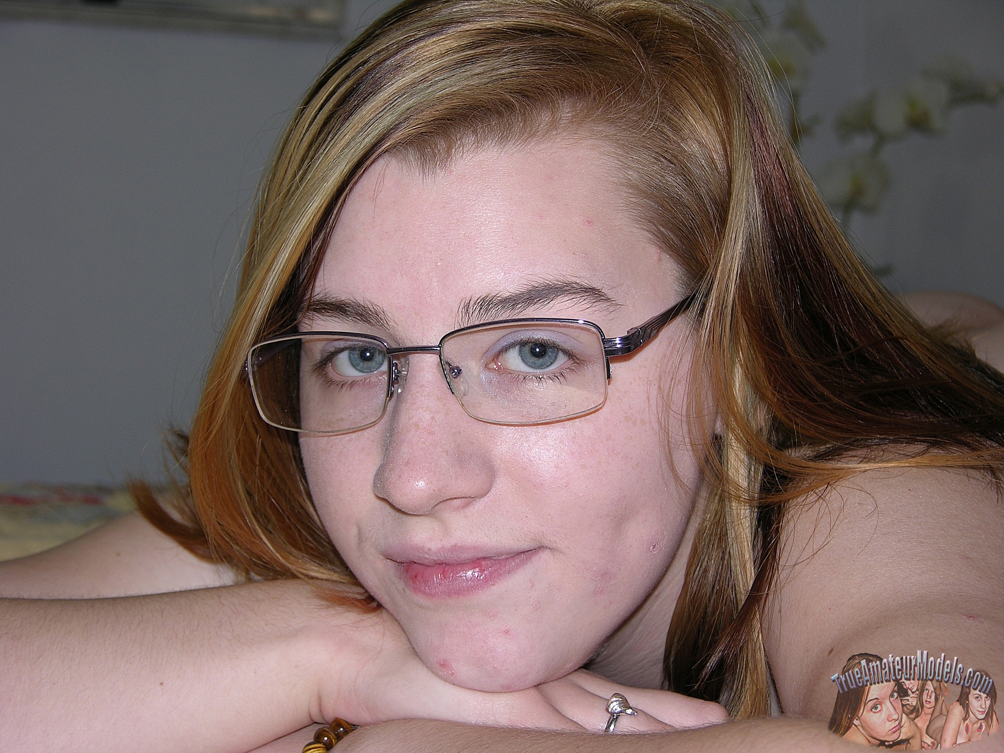 wpid-glasses-wearing-homemade-amateur-girl16.jpg