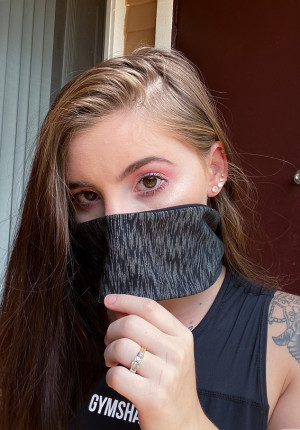 Fit hottie with a thick ass wearing a mask and sharing nude photos of herself during quarantine