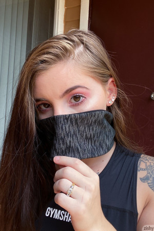 Fit hottie with a thick ass wearing a mask and sharing nude photos of herself during quarantine
