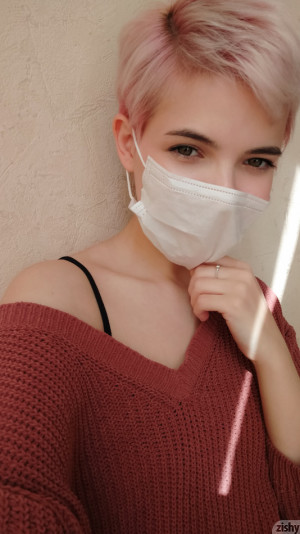 Petite little darling with a pixie cut sharing naked pics of herself during quarantine