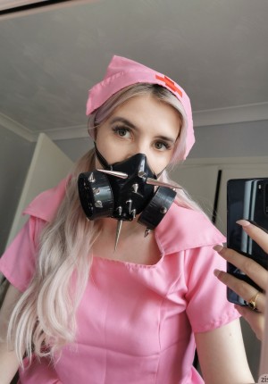 wpid-quarantine-gal-with-pink-hair-and-a-hardcore-face-mask-with-her-tits-out5.jpg