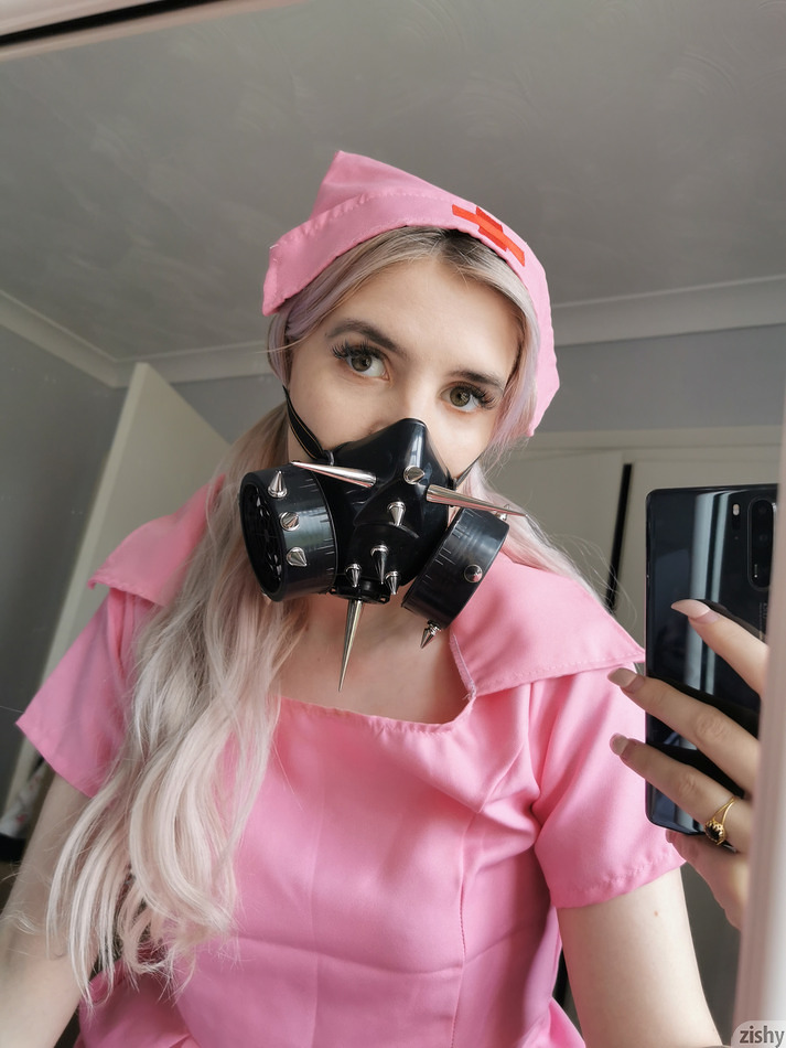 wpid-quarantine-gal-with-pink-hair-and-a-hardcore-face-mask-with-her-tits-out5.jpg