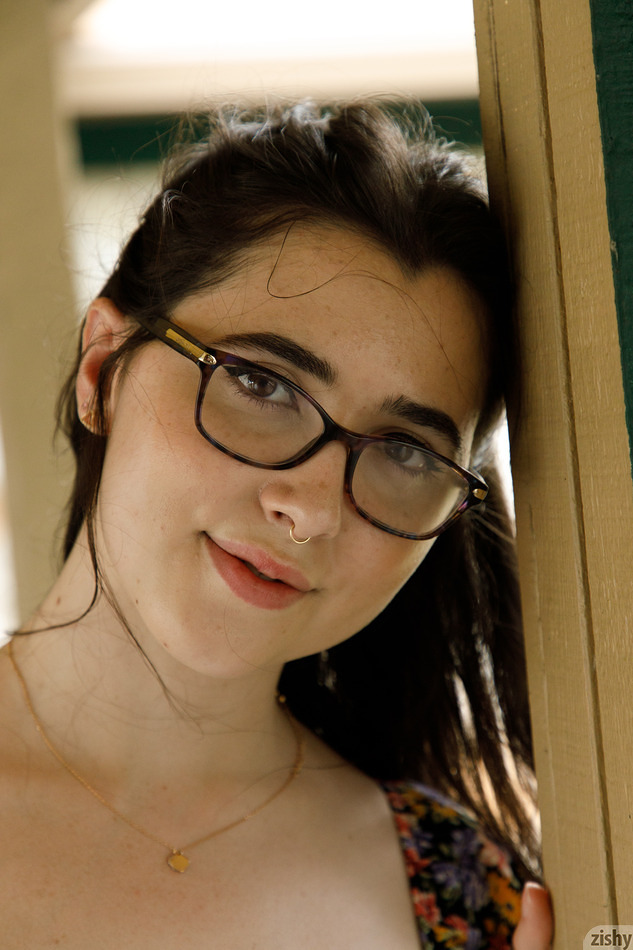 wpid-bookish-cutie-in-glasses-ophelia-palantine-teases-in-jeans-and-a-skimpy-top-in-public2.jpg