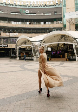 wpid-curvaceous-leggy-blonde-in-heels-regan-budimir-parades-around-the-mall-giving-sexy-peeks3.jpg