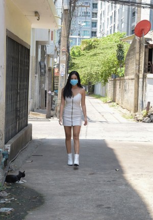 wpid-top-heavy-real-amateur-thai-beauty-kahlisa-boonyasak-teasing-on-the-streets-of-bangkok3.jpg