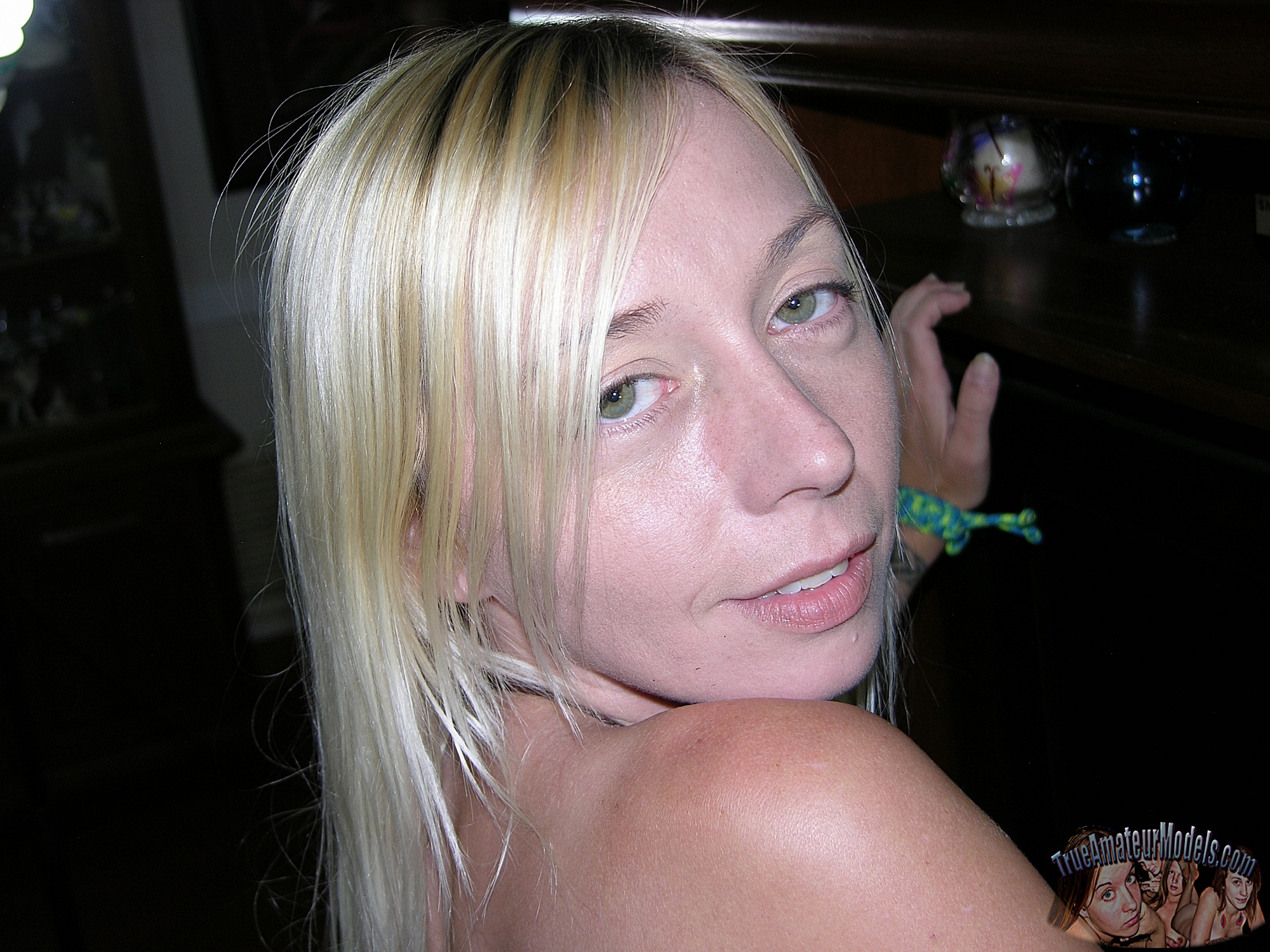 wpid-amateur-mature-blonde-woman-spreading-nude6.jpg
