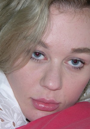 wpid-amateur-blonde-blue-eyed-babe-kayla-modeling-nude16.jpg