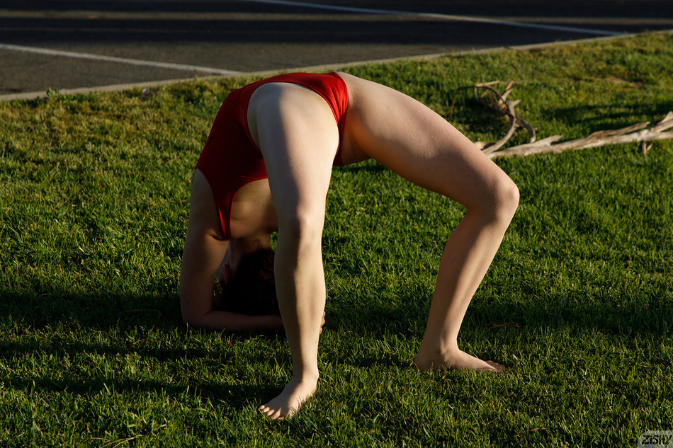 wpid-flexible-luscious-red-haired-teaser-kayla-coyote-plays-in-the-park-making-you-want-her3.jpg