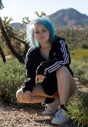 wpid-cute-blue-haired-pixie-vonnie-bean-playing-in-the-desert-showing-her-ass-and-fantastic-tits6.jpg