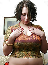 Chubby big tit babe Catalina in a tight blouse